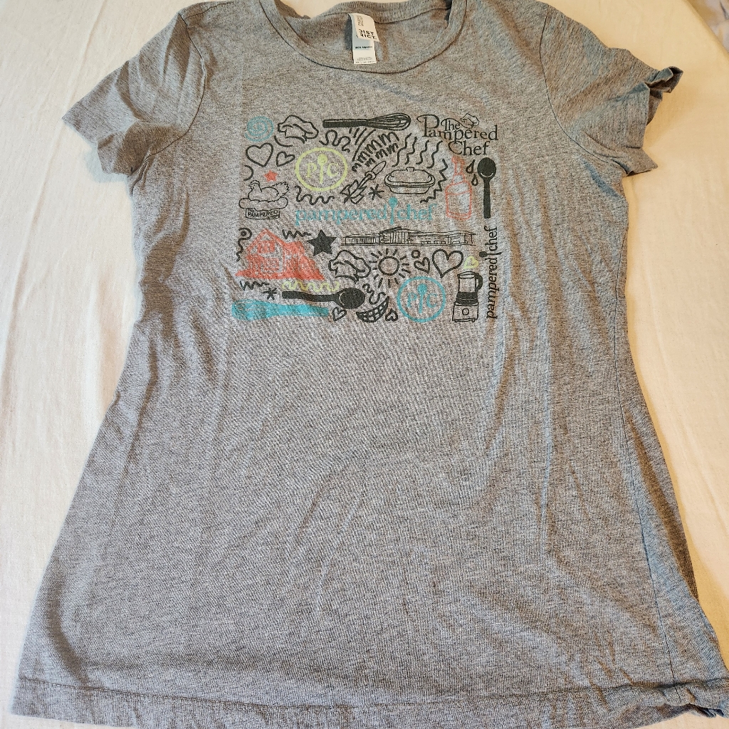 Pampered Chef Gray Graphic Women's Top